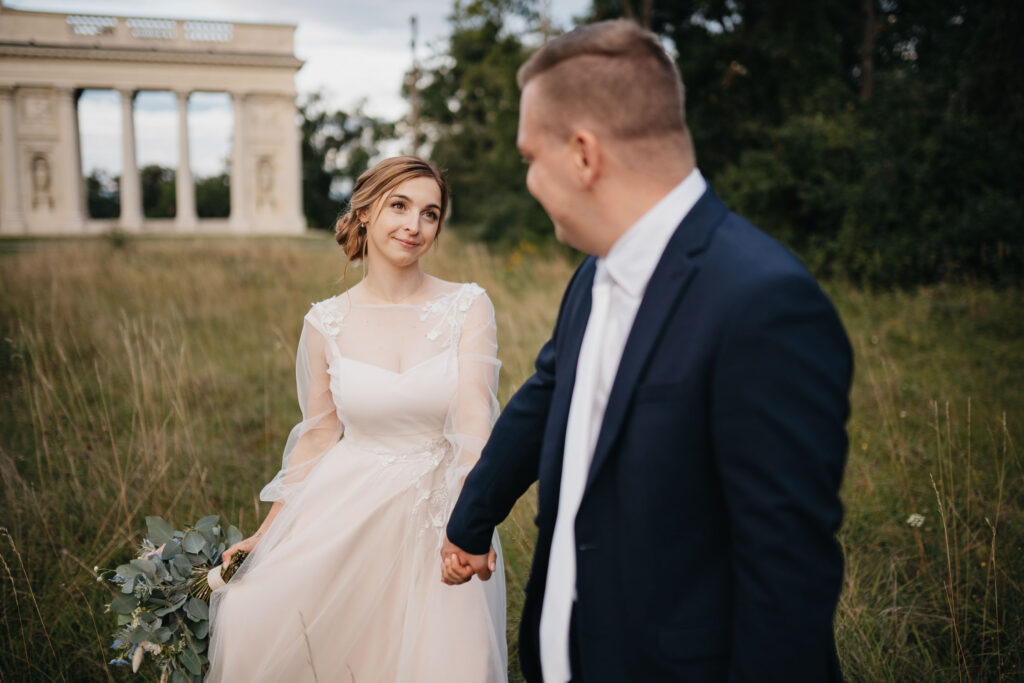 Svatba Vinařství Obelisk svatební focení nevěsta a ženich