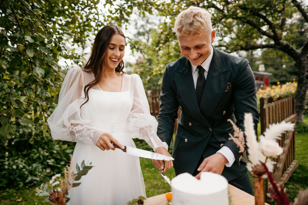 Svatba Na Čechách krájení dortu