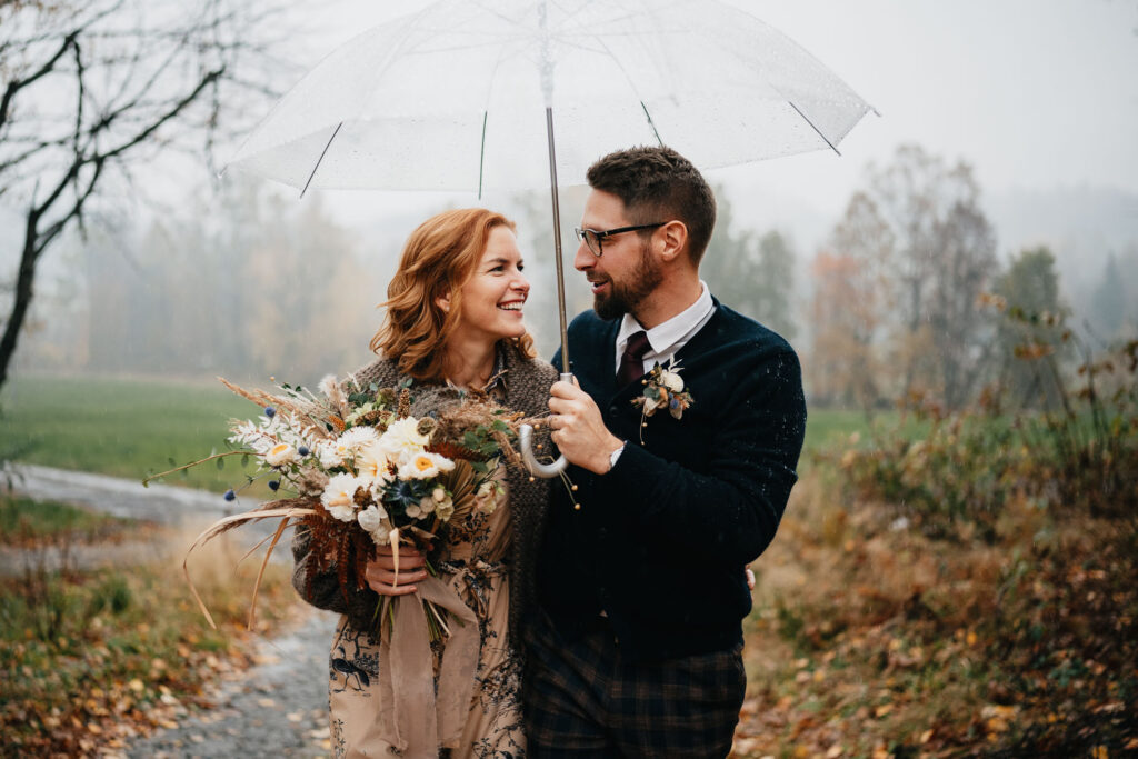 Podzimní svatba Beskydy svatební focení v dešti